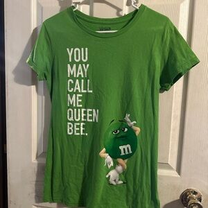 M&M'S Green Short Sleeve Women’s Tee with Queen Bee Graphic Size Large
